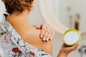 Class Action Targets Aveeno for "Natural" Label on Products Containing Synthetic Ingredients - Featured image