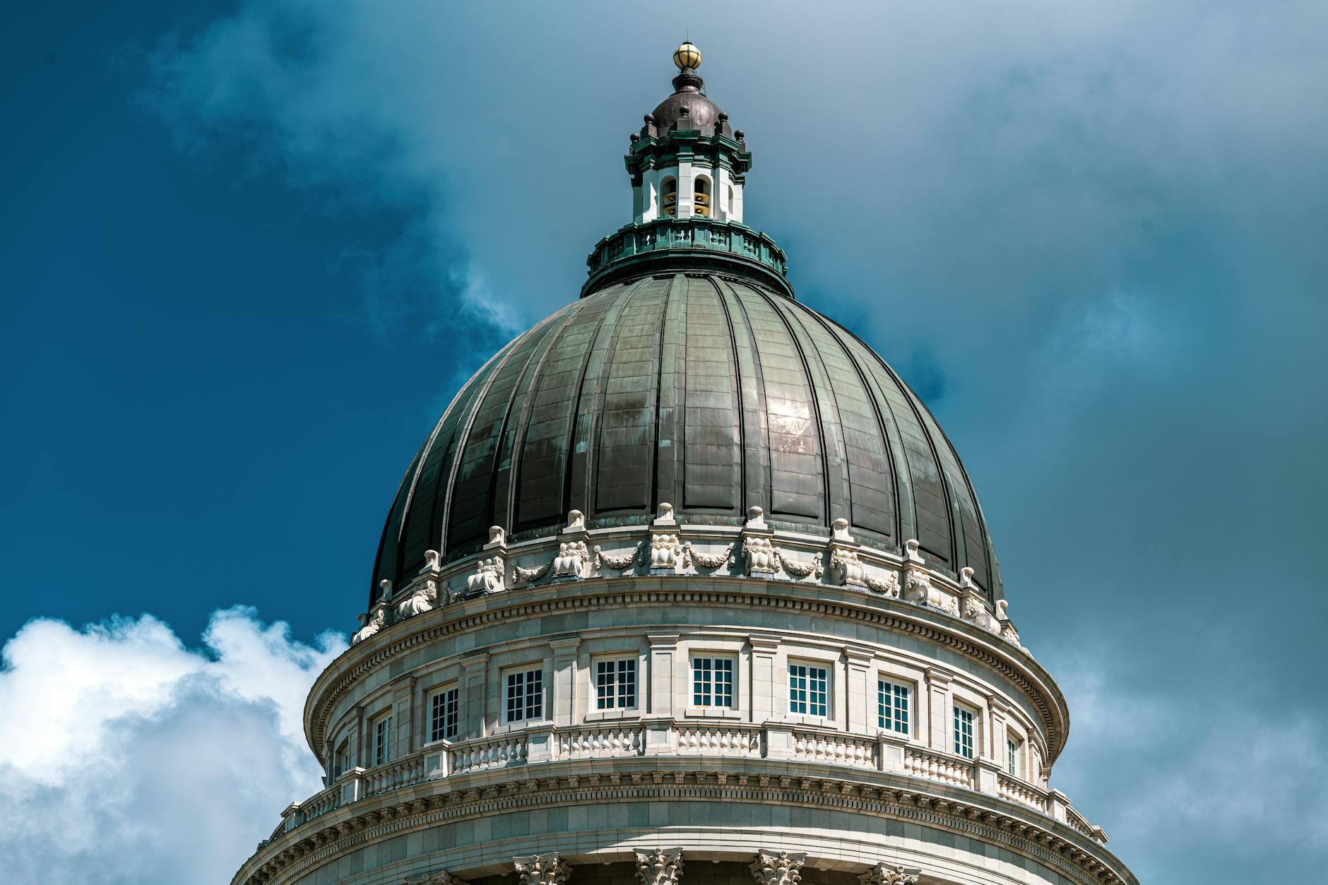 FTC and 17 States Sue Kochava for Selling Location Data Exposing Sensitive Locations - Featured image