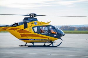 Lawsuit Claims Air Ambulance Company Billed $100,000 for 20-Minute Flight Without Disclosing Cost - Featured image
