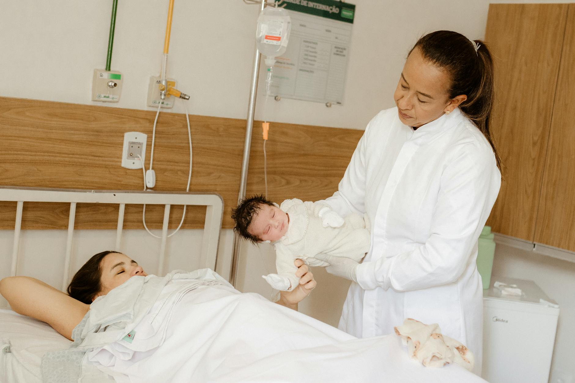 Midwives Class Action Moves Forward After High Court Victory - Featured image