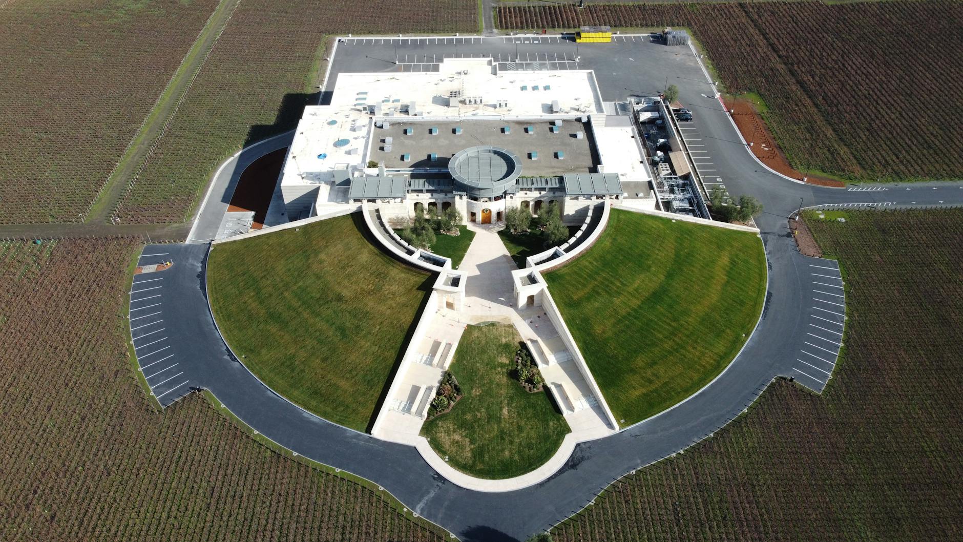 Paso Robles Justin Vineyards Resolves Sexual Harassment Lawsuit - Featured image