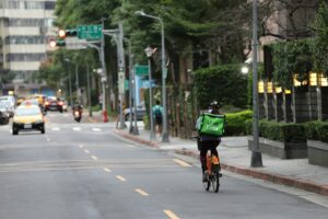 Uber Eats Delivery Fee Lawsuit Settlement Explained What Customers Could Receive - Featured image