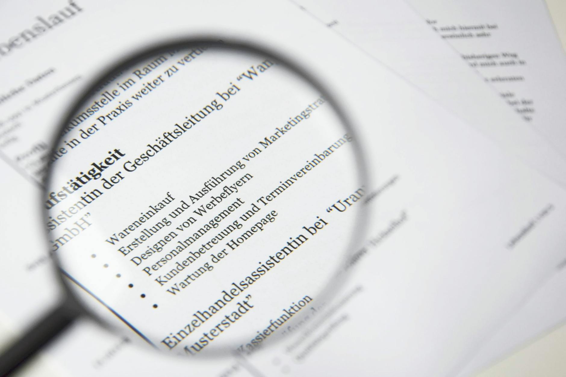 What Are the Allegations Against Ro's Data Handling and Marketing Partnerships?