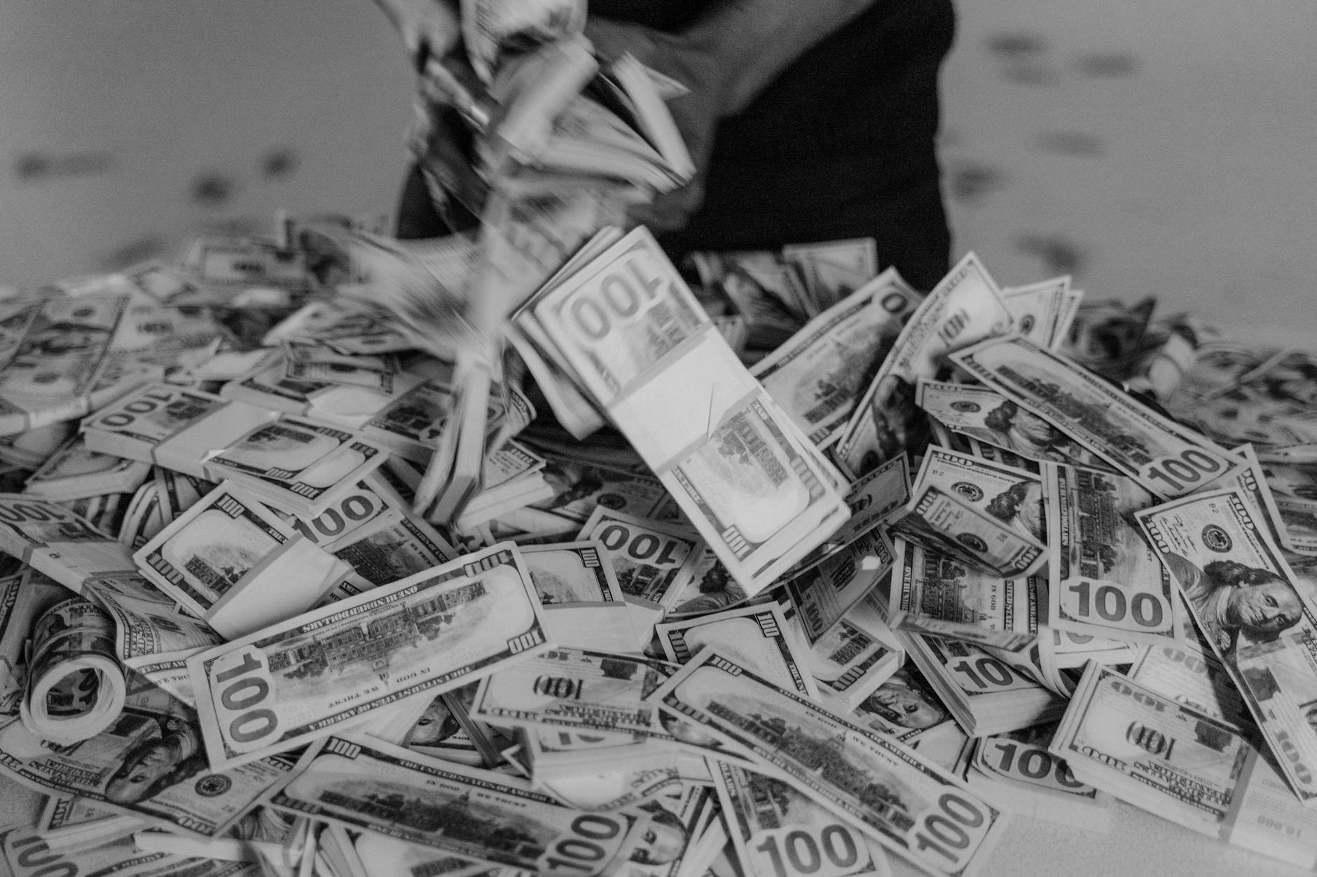 What Are the Cash Payment Options in the Yale New Haven Health Settlement?
