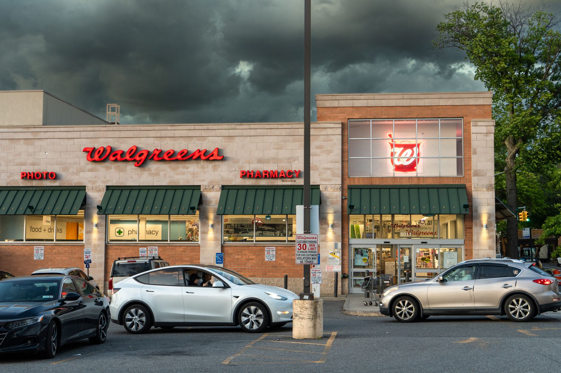 CVS Health Data Privacy Consumer Lawsuit: Common Questions About Claims and Case Status - Featured image