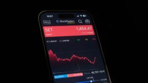 OPY Stock Declines Sharply After Major Settlement Deal Announcement Finalized - Featured image