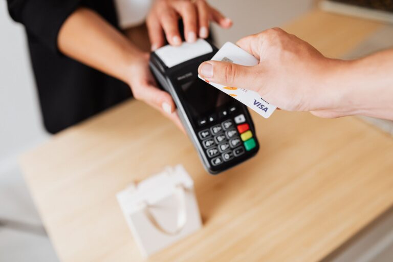 Visa Mastercard ordered to pay $38 billion in massive swipe fee settlement - Featured image