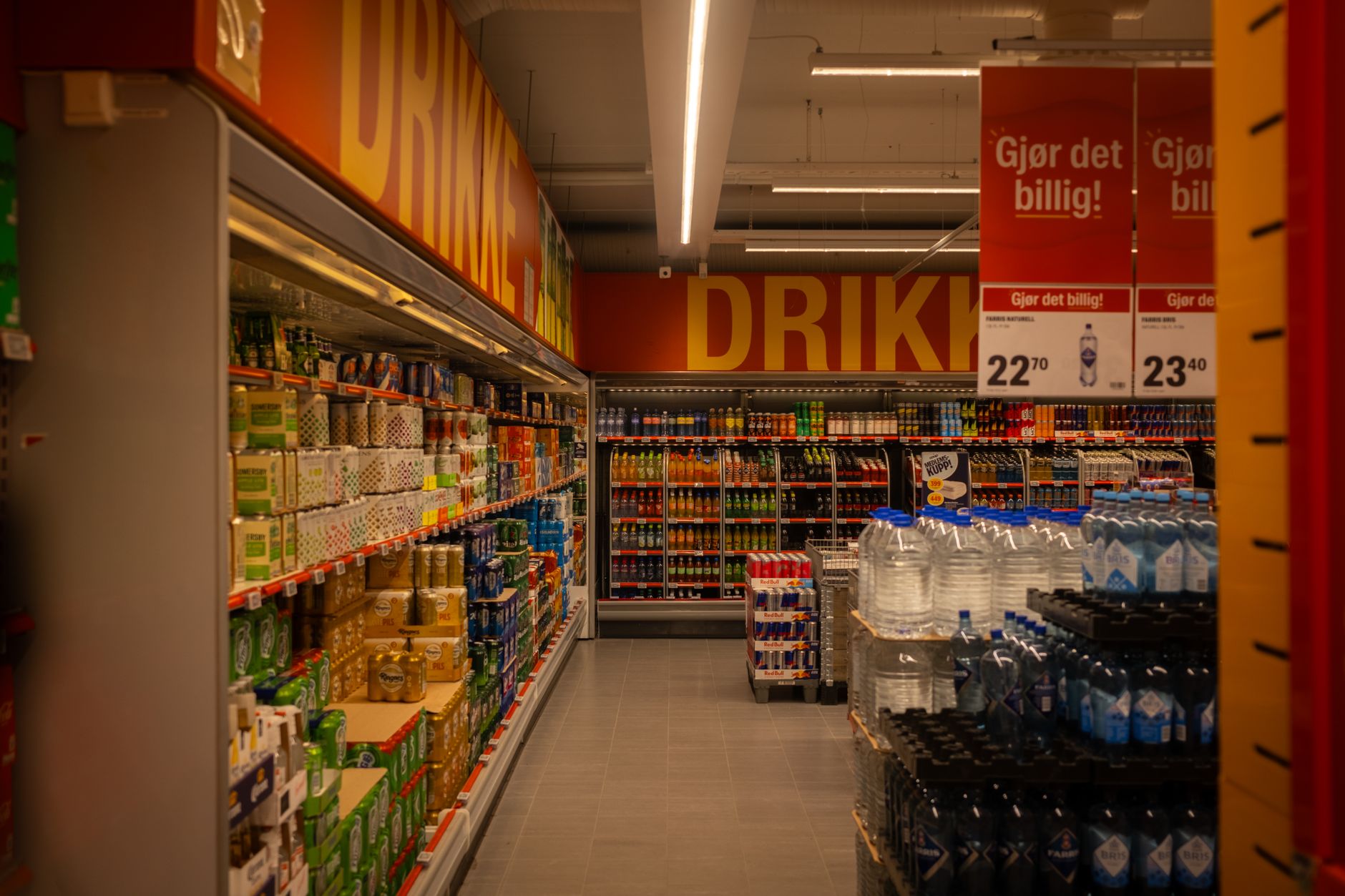 Discount store aisle, illustrating the Dollar Tree tariff refund class action